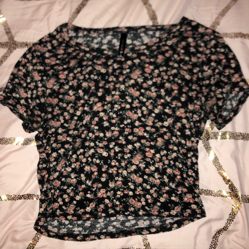 A cute cropped flower shirt!